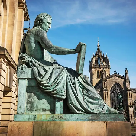 Stunning Royal Mile 2 Bedroom * Edinburg