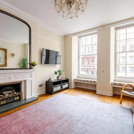 Stunning Royal Mile 2 Bedroom Edinburgh