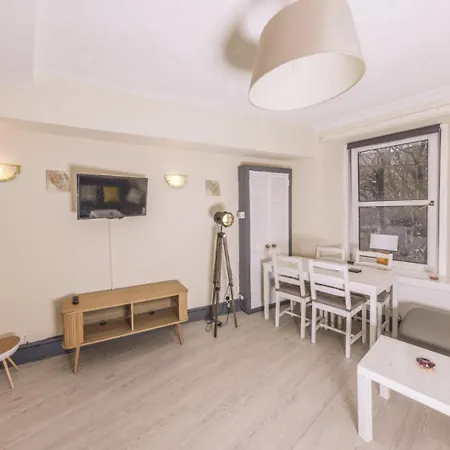 Warm & Welcoming City Centre Apt - Meadows 3! * Edinburgh