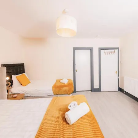 Warm & Welcoming City Centre Apt - Meadows 3! Daire