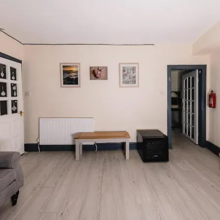 Daire Warm & Welcoming City Centre Apt - Meadows 3!