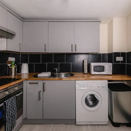 Daire Warm & Welcoming City Centre Apt - Meadows 3!