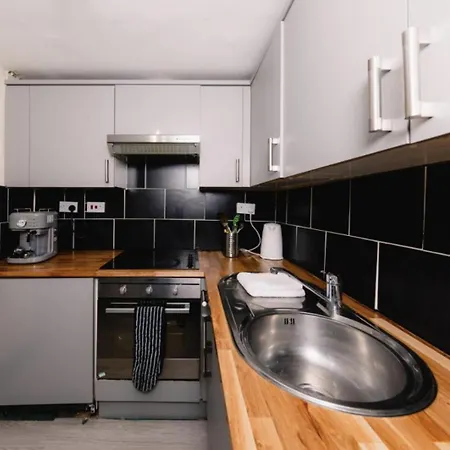 Warm & Welcoming City Centre Apt - Meadows 3! *