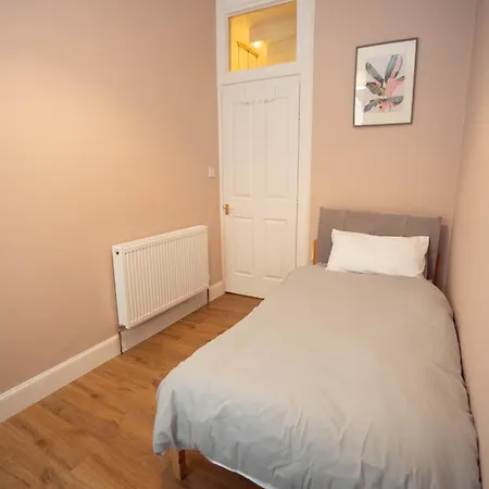 Stylish In 5 Beds 3 Bedrooms