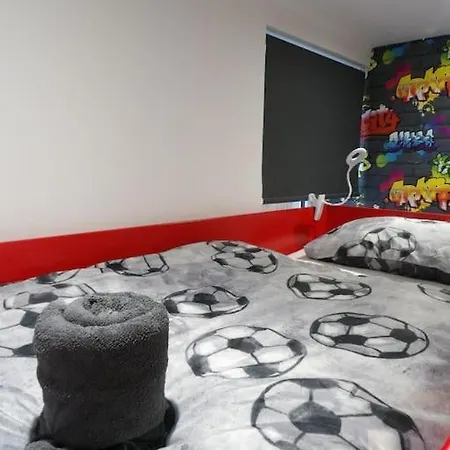 Murrayfield Stadium 3 Bedroom Modern Basement Main Door Apartment Эдинбург