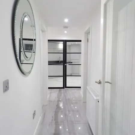 Murrayfield Stadium 3 Bedroom Modern Basement Main Door Apartment * Эдинбург