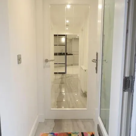 Murrayfield Stadium 3 Bedroom Modern Basement Main Door Apartment * Эдинбург