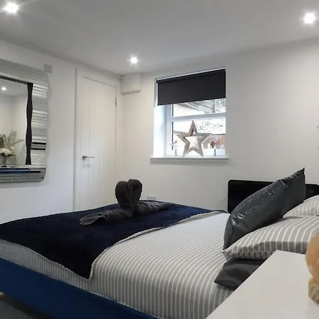 Апартаменты Murrayfield Stadium 3 Bedroom Modern Basement Main Door Apartment *