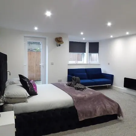 Murrayfield Stadium 3 Bedroom Modern Basement Main Door Apartment Апартаменты *