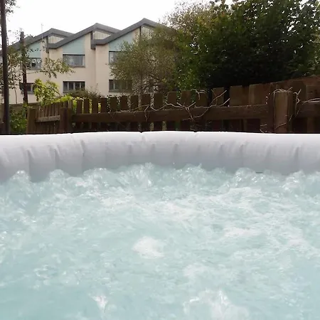 Modern 3bhk Near Zoo Apartment *