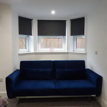 Апартаменты Murrayfield Stadium 3 Bedroom Modern Basement Main Door Apartment *