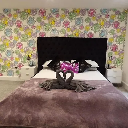 Апартаменты Murrayfield Stadium 3 Bedroom Modern Basement Main Door Apartment