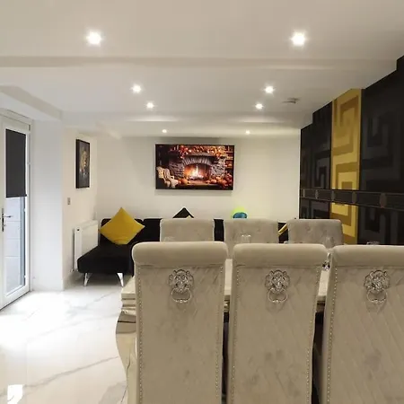 Murrayfield Stadium 3 Bedroom Modern Basement Main Door Apartment Апартаменты Эдинбург