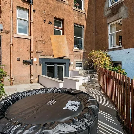 Murrayfield Stadium 3 Bedroom Modern Basement Main Door Apartment Апартаменты