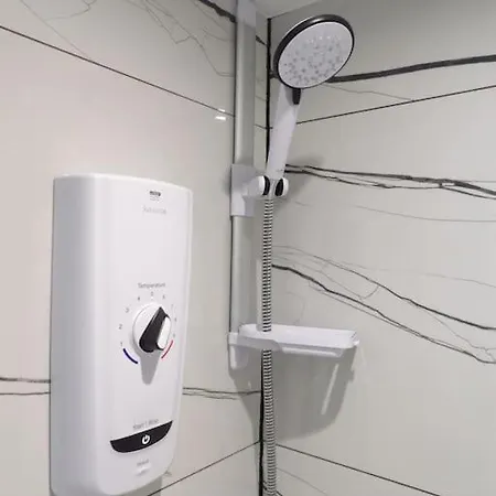 Murrayfield Stadium 3 Bedroom Modern Basement Main Door Apartment Апартаменты *