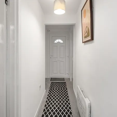 Apartament Stylish 3bed House Near Airport