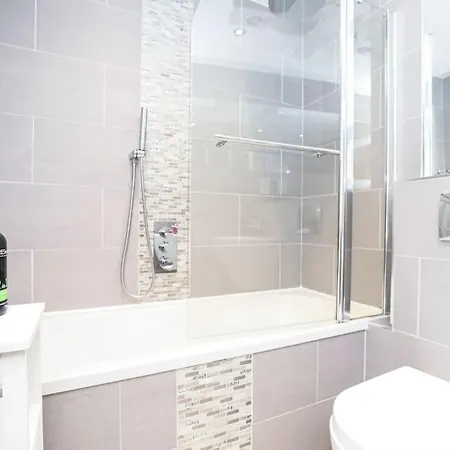 Lägenhet Waterfront Castle View 3 Bed Free Parking Edinburg