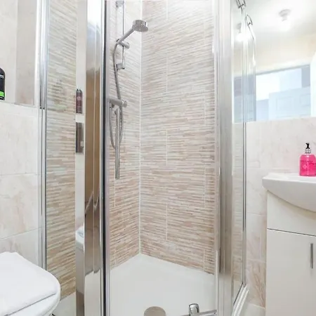 Waterfront Castle View 3 Bed Free Parking * Эдинбург