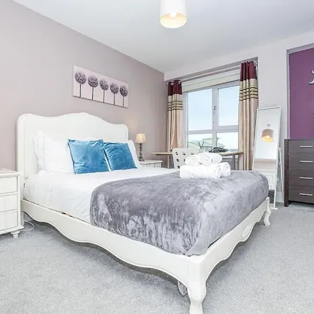 Апартаменты Waterfront Castle View 3 Bed Free Parking Эдинбург