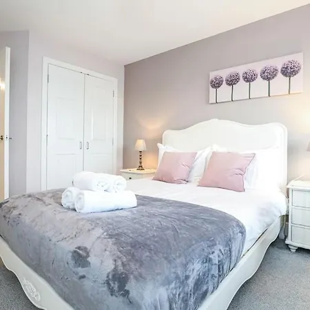 Апартаменты Waterfront Castle View 3 Bed Free Parking