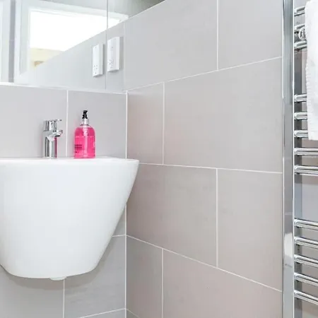 Waterfront Castle View 3 Bed Free Parking Апартаменты *