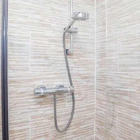 Waterfront Castle View 3 Bed Free Parking Апартаменты Эдинбург