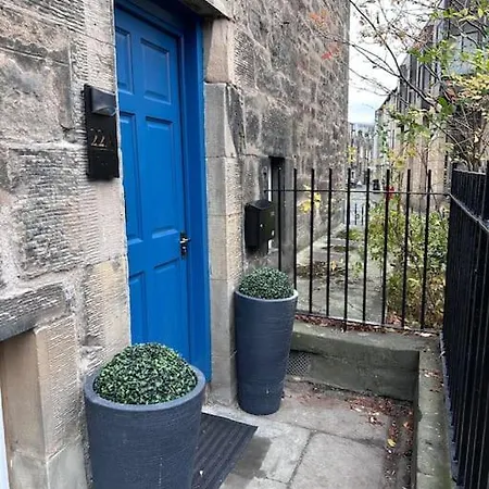 Spectacular 2 Bed, 2 Bath In Centre