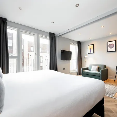 Staycity West End Hotel