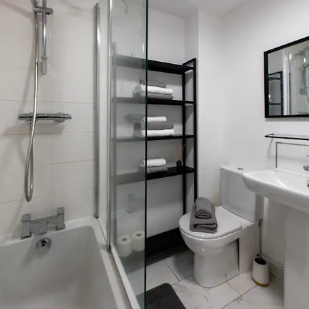 Luxury 4 Bedroom Townhouse With Free Parking Apartment Edinburgh