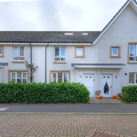 Apartment Luxury 4 Bedroom Townhouse With Free Parking