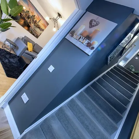 Luxury 4 Bedroom Townhouse With Free Parking Édimbourg
