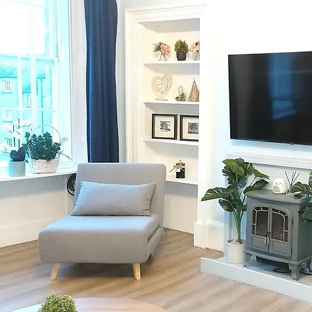 Spacious Victorian Flat In