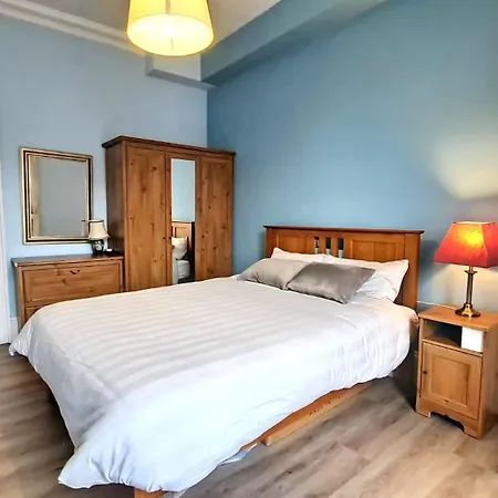Apartamento Spacious Victorian Flat In