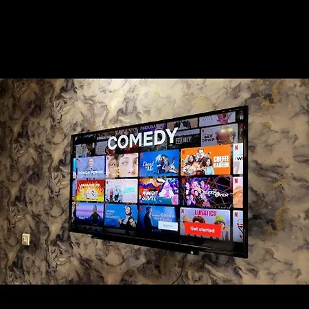 23 Henderson Modern 1 Bed Leith Tram Station