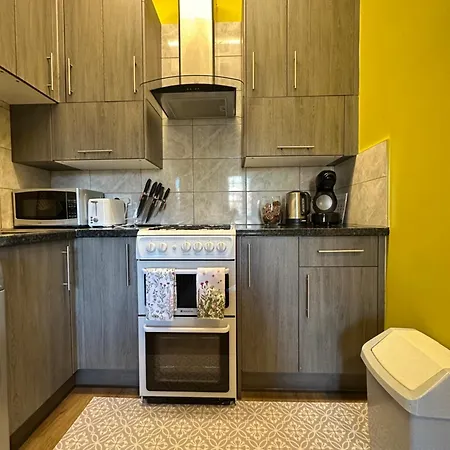 Cosy In Centre , 2 Bedroom1 Bathroom Apartment