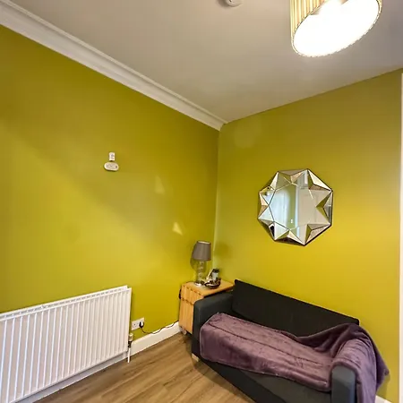 Cosy In Centre , 2 Bedroom1 Bathroom *