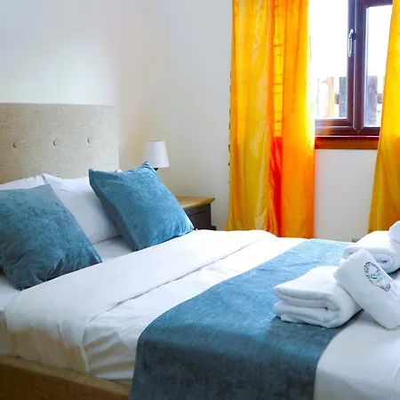 Duddingston 9 Bedroom Private House Or 9 Individual With Shared Holiday home