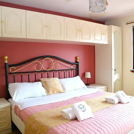 Duddingston 9 Bedroom Private House Or 9 Individual With Shared Holiday home Edinburgh