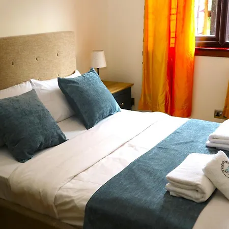 Holiday home Duddingston 9 Bedroom Private House Or 9 Individual With Shared Edinburgh