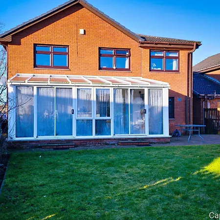 Duddingston 9 Bedroom Private House Or 9 Individual With Shared Holiday home