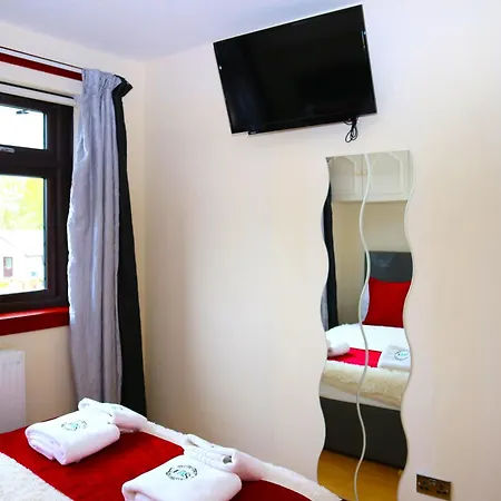 Holiday home Duddingston 9 Bedroom Private House Or 9 Individual With Shared *
