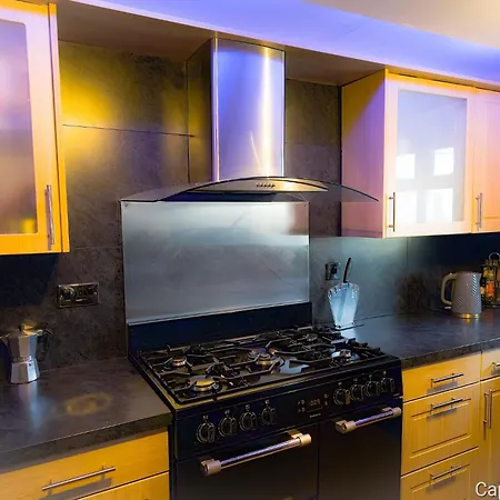 Duddingston 9 Bedroom Private House Or 9 Individual With Shared Holiday home Edinburgh