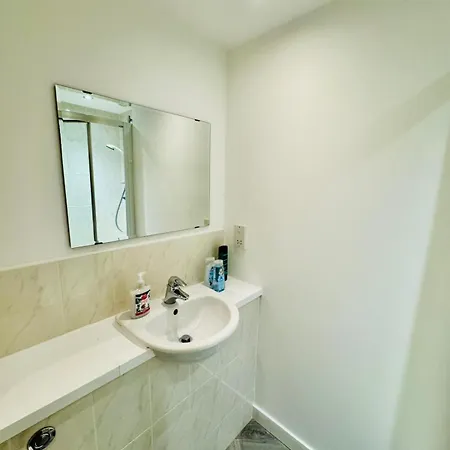 The Metro Oasis * Edynburg