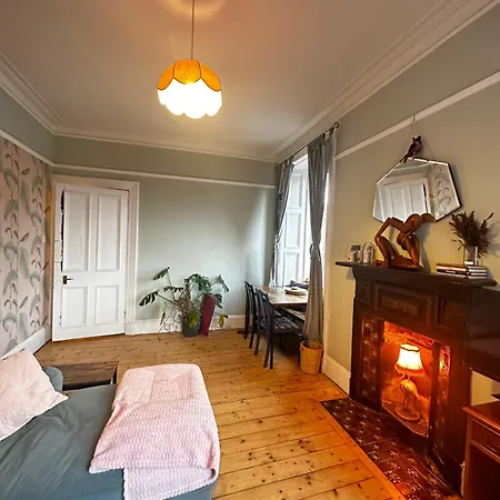 아파트 Cosey And Vibrant Flat In Leith, 에든버러
