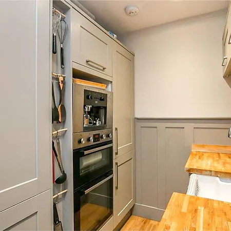 Charming 1 Bedroom In Edinburgh's West End
