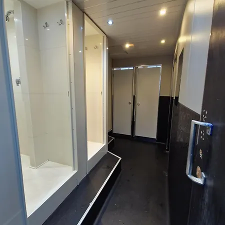 Backpackers - Over 18s Only *