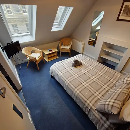 Backpackers - Over 18s Only