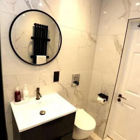 Cosy Apartment, Free Street Parking Apartment *