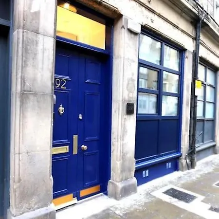 Cosy Apartment, Free Street Parking *