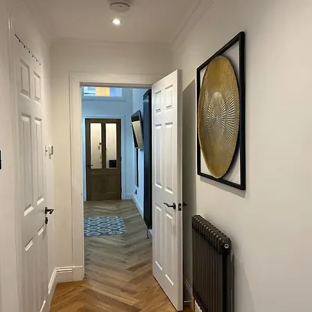 Cosy Apartment, Free Street Parking